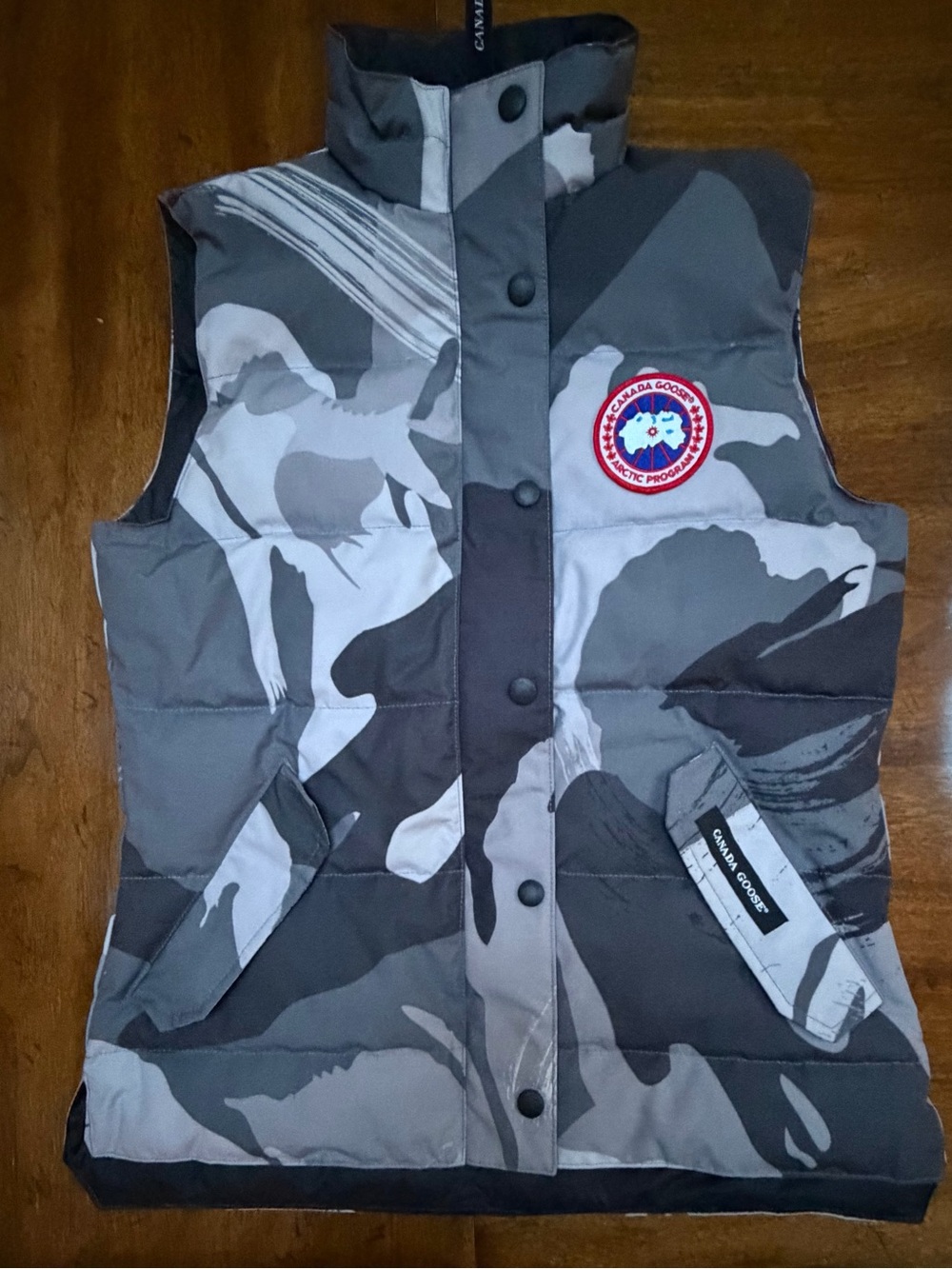 Canada Goose CAMO Vest-NEW w/o tags